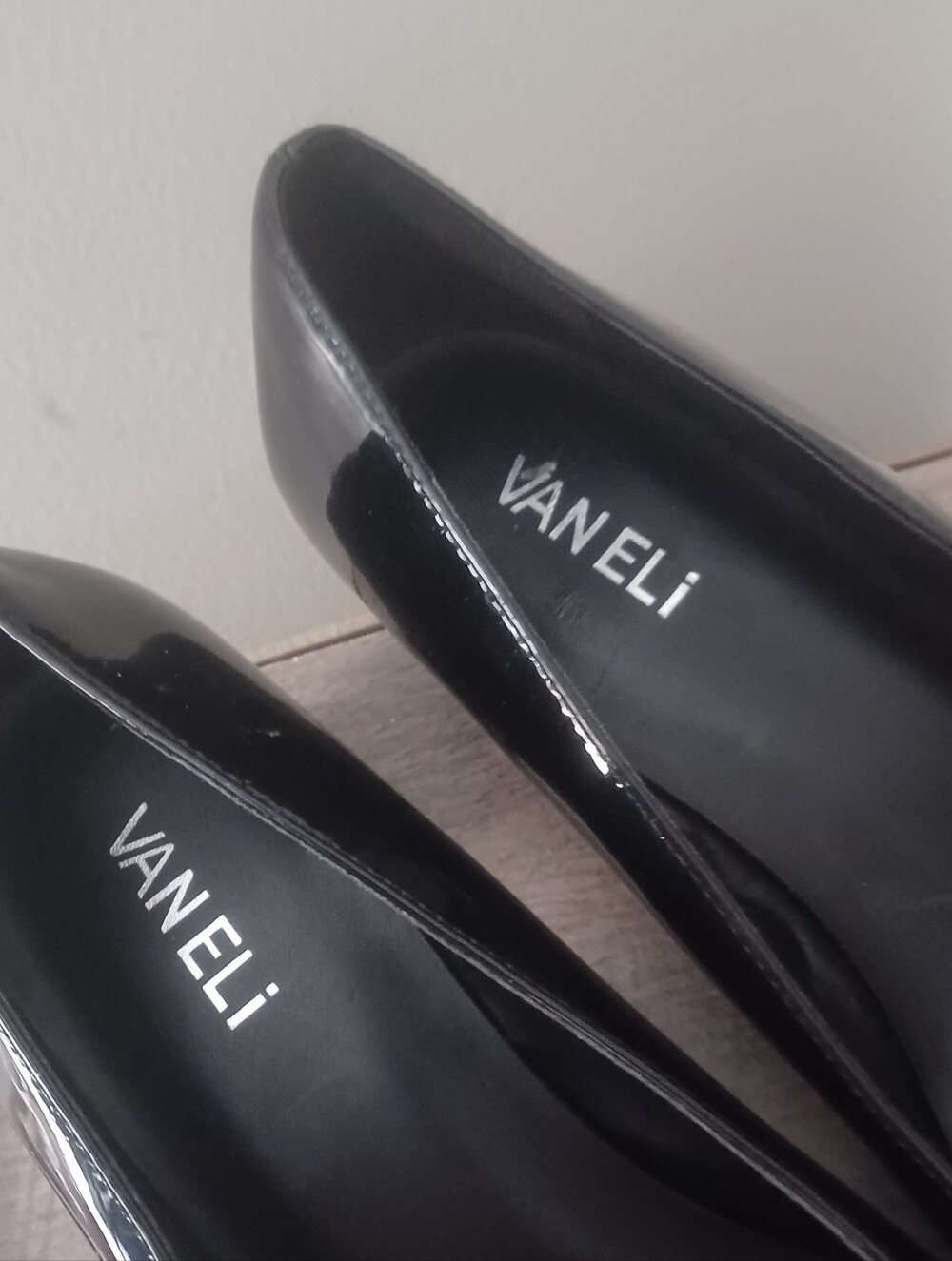 Vaneli Austine Pump Heels Sz 8 View 5